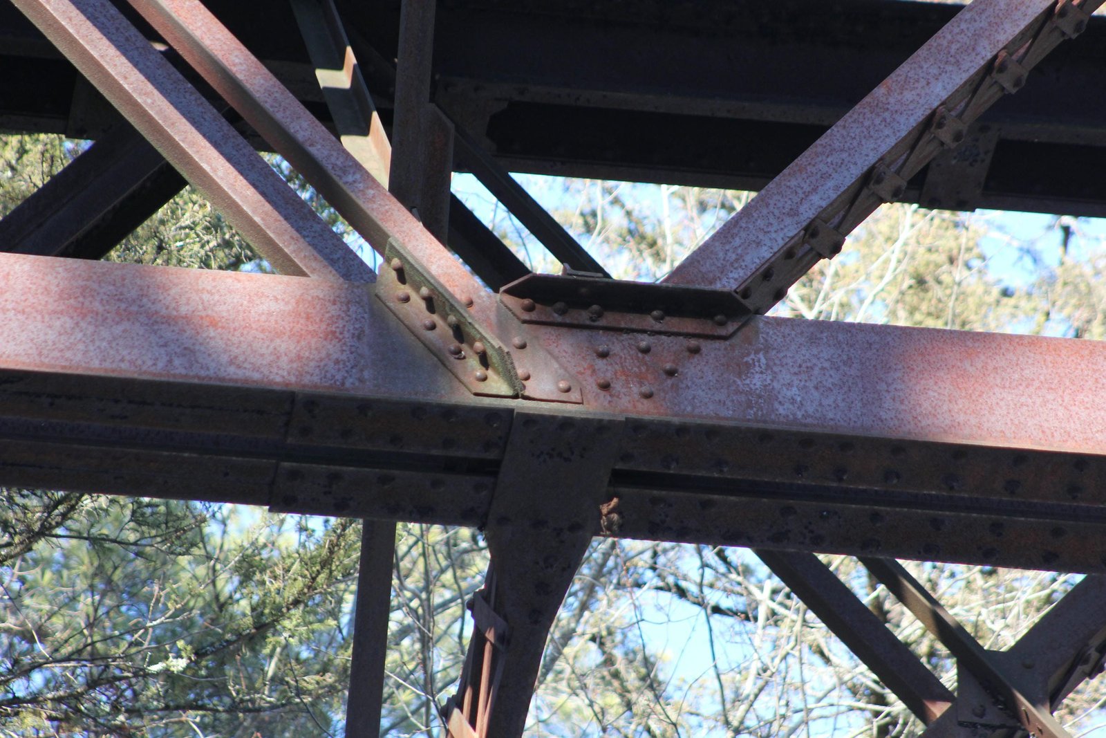 Lower connection